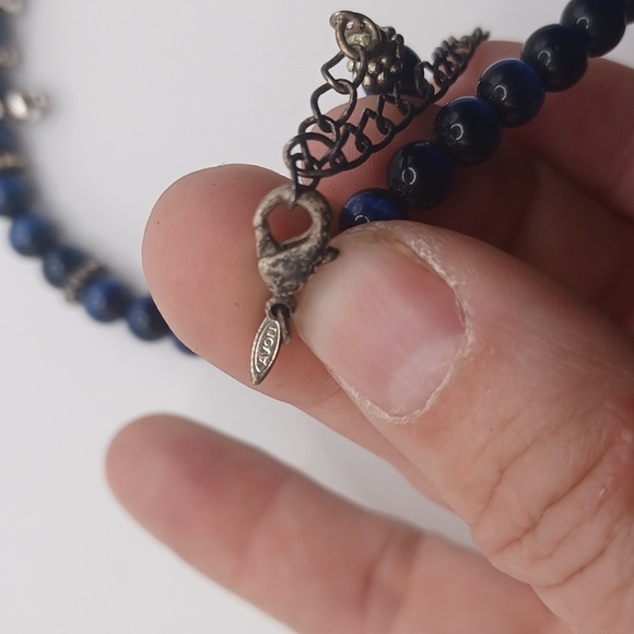 Avon Blue Catseye and Silvertone Necklace - Picture 6 of 6